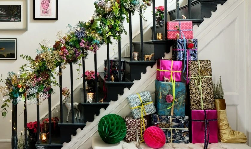 Cách trang trí Giáng sinh cho cầu thang