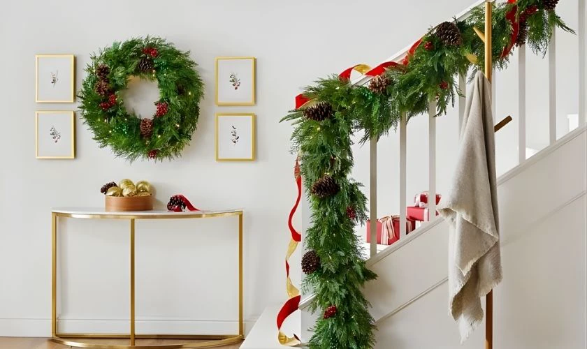 Gợi ý cách trang trí Noel cho cầu thang