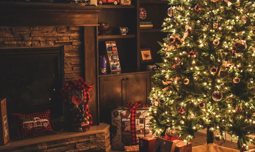 Cách trang trí Noel bằng dây đèn LED đủ màu