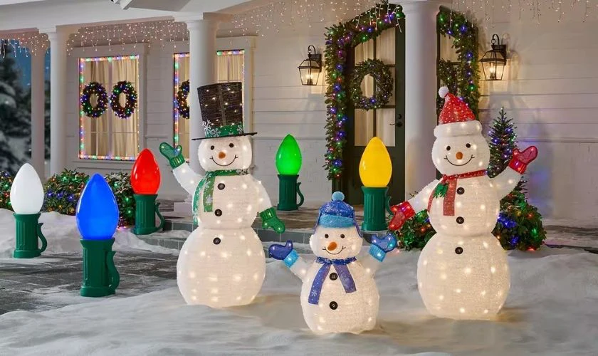 Trang trí Noel trước cửa nhà