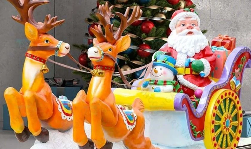 Sử dụng mô hình xe trượt tuyết để trang trí Giáng Sinh