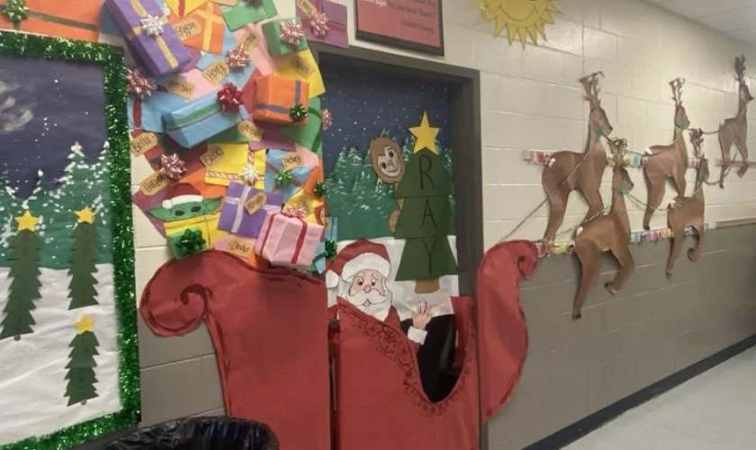 Trang trí tuần lộc và xe chở quà sáng tạo