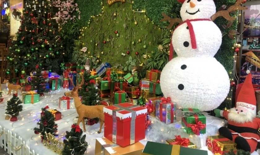 Trang trí Giáng sinh mầm non với hộp quà