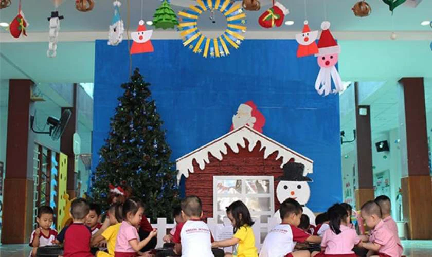 Trang trí Giáng sinh mầm non ở khu vui chơi