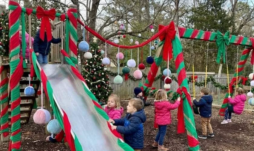 Trang trí Giáng sinh mầm non ở khu vui chơi dễ thương