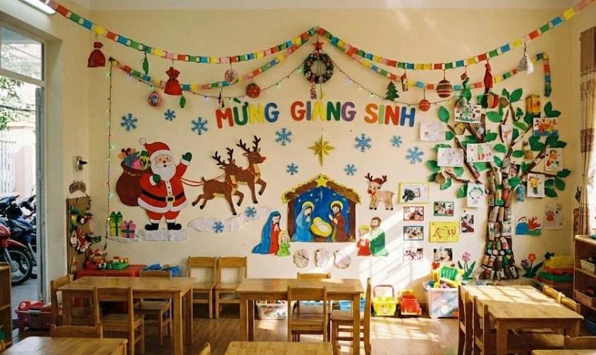Trang trí Noel mầm non trên tường tràn đầy sắc màu