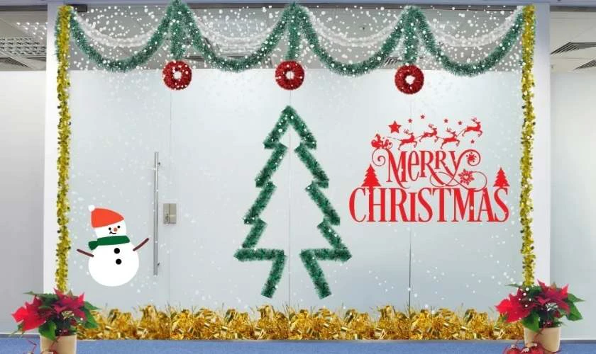 Decor Noel đặc biệt trên cửa lớp