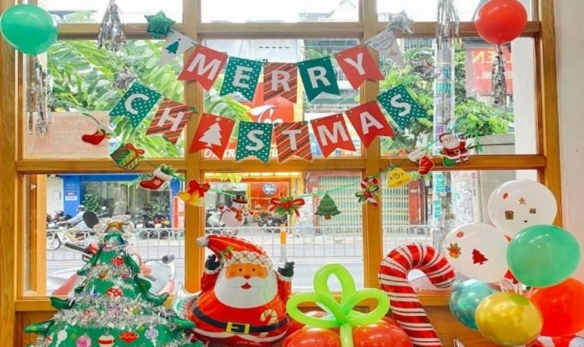 Giấy màu có chữ chúc mừng Giáng Sinh tiết kiệm dễ làm