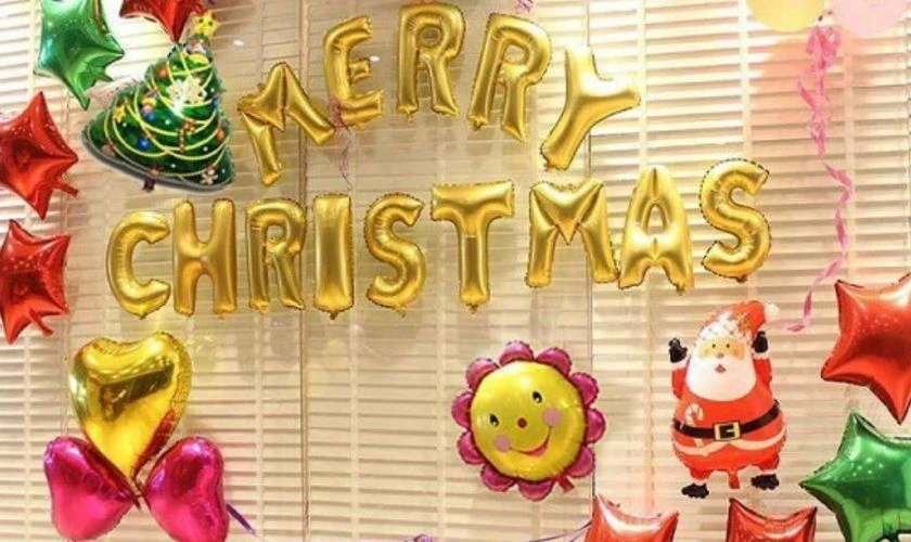 Trang trí chữ Giáng Sinh bằng bóng bay sáng tạo