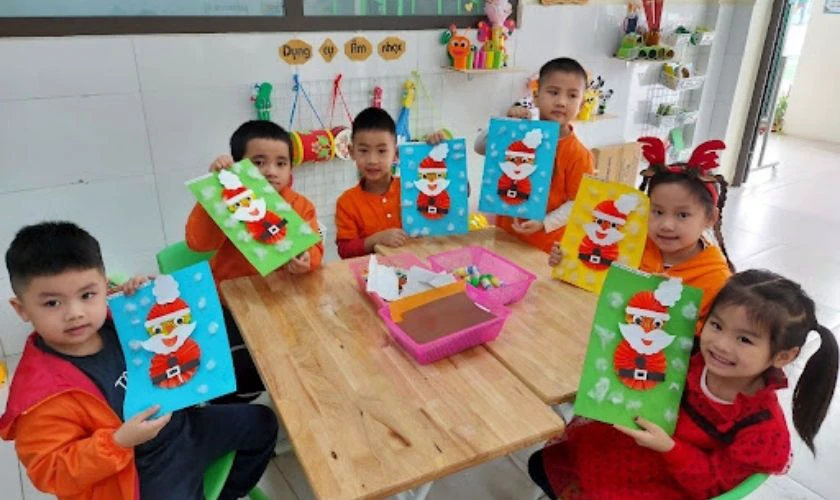 Tạo điểm nhấn với tranh vẽ ông già Noel của bé