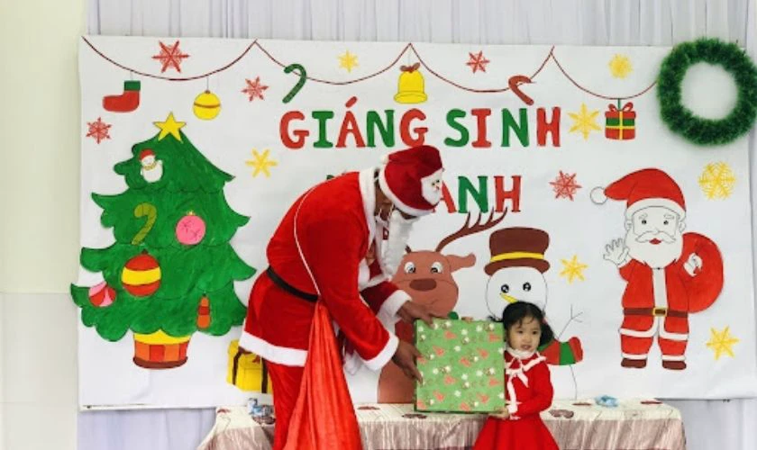 Background tranh vẽ ông già Noel đón Giáng Sinh tại trường cho bé