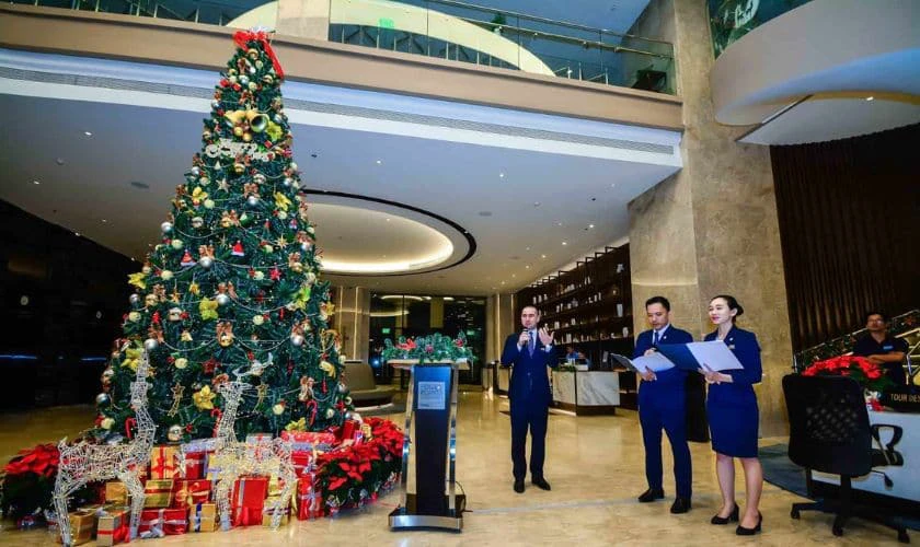 Trang trí Giáng sinh văn phòng phía bên trong đẹp