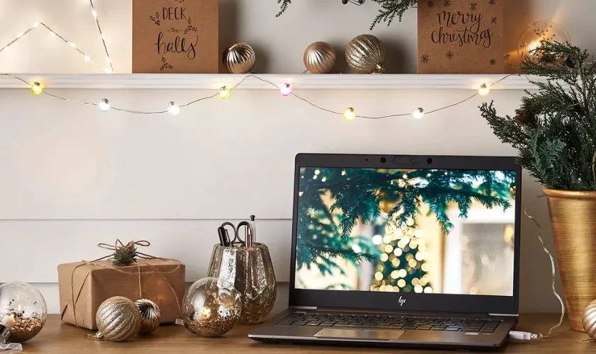 Trang trí Noel bằng đèn LED nhiều màu