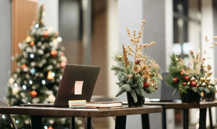 Decor văn phòng bằng cây thông Noel