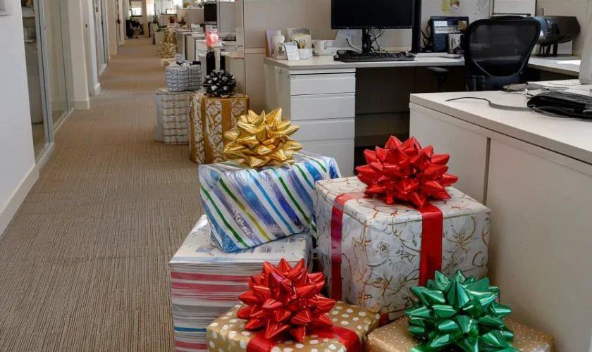 Sắp xếp các hộp quà Noel