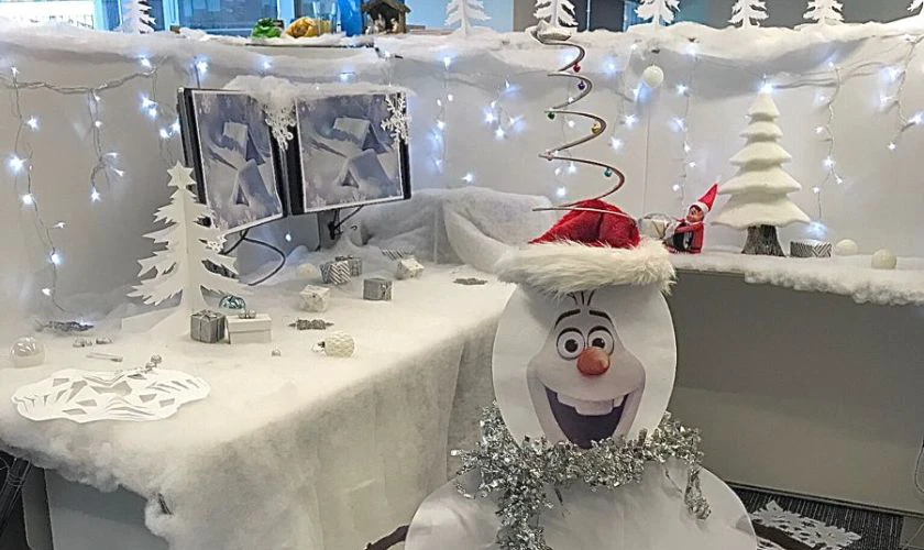 Trang trí Noel văn phòng tone trắng ấn tượng