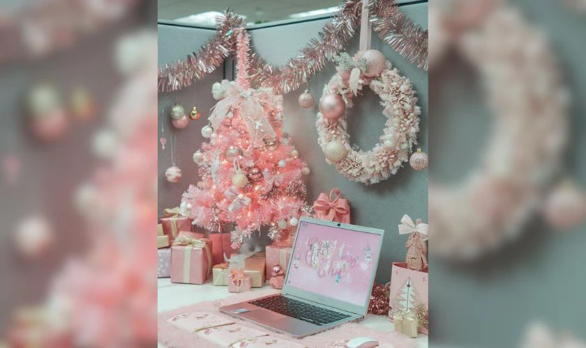 Decor Noel bằng vòng kim tuyến