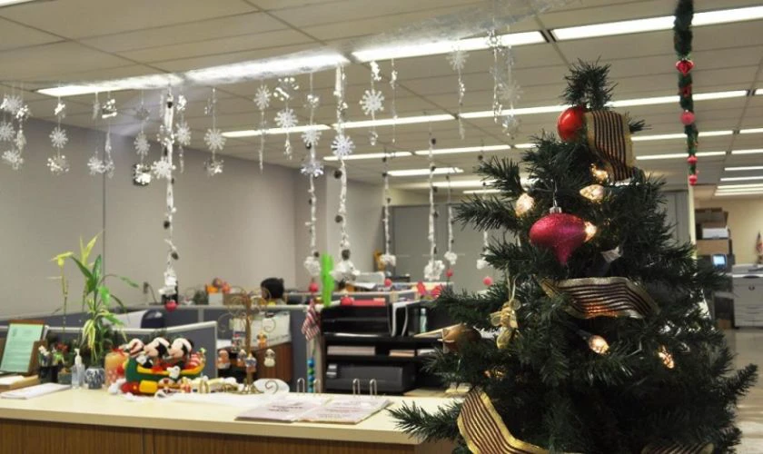 Trang trí văn phòng bằng cây thông Noel đẹp nhất