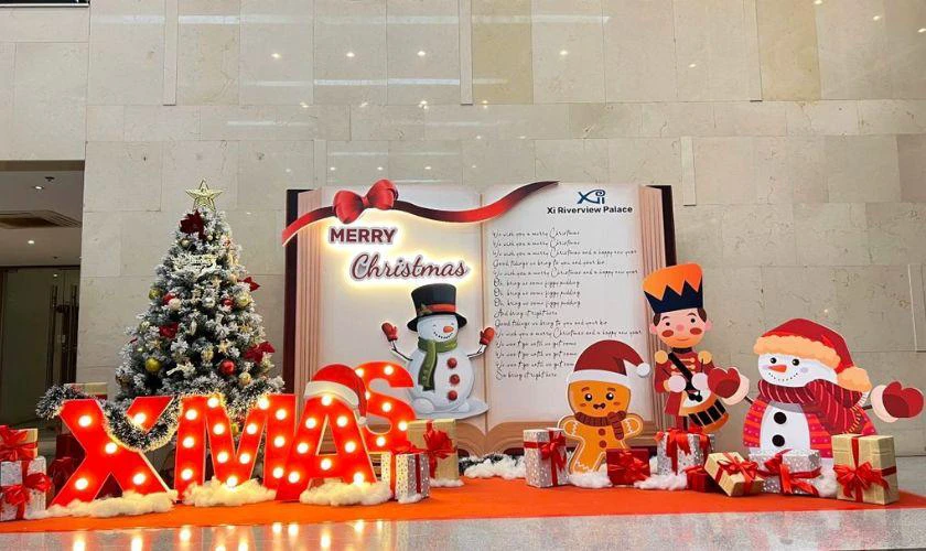Trang trí Noel văn phòng bằng backdrop chụp ảnh