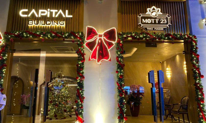 Trang trí Noel văn phòng bằng backdrop chụp ảnh ở sảnh