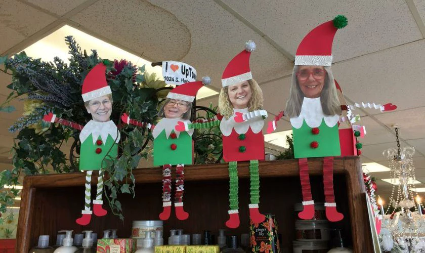 Trang trí Giáng sinh văn phòng đa dạng màu sắc