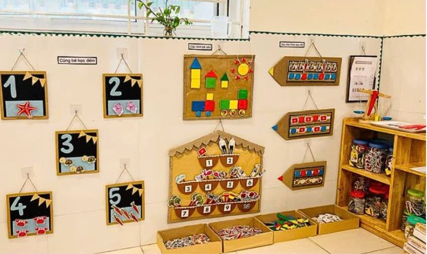 Góc nhà toán học: Dùng thẻ số, khối hình, thước đo, cân mini