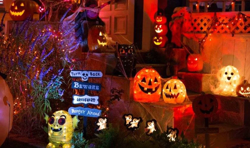 Trang trí Halloween mầm non bằng đèn LED ấn tượng