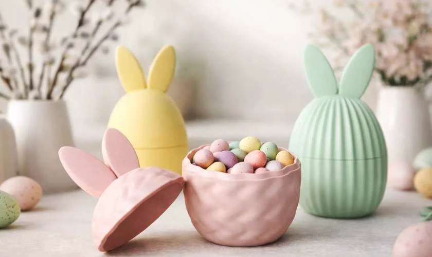 Trang trí Lễ Phục Sinh 2026 với khay bánh kẹo nổi bật