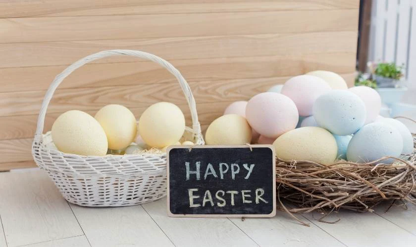 Trang trí Lễ Phục Sinh 2026 với giỏ trứng pastel