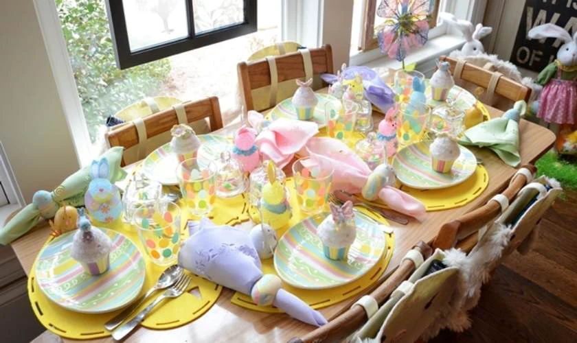 Mẫu trang trí Lễ tại quán ăn bắt mắt sinh động