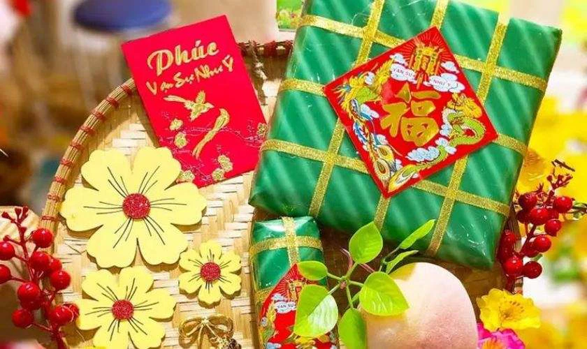 Mẫu trang trí mâm bánh chưng dể thương mùa Tết