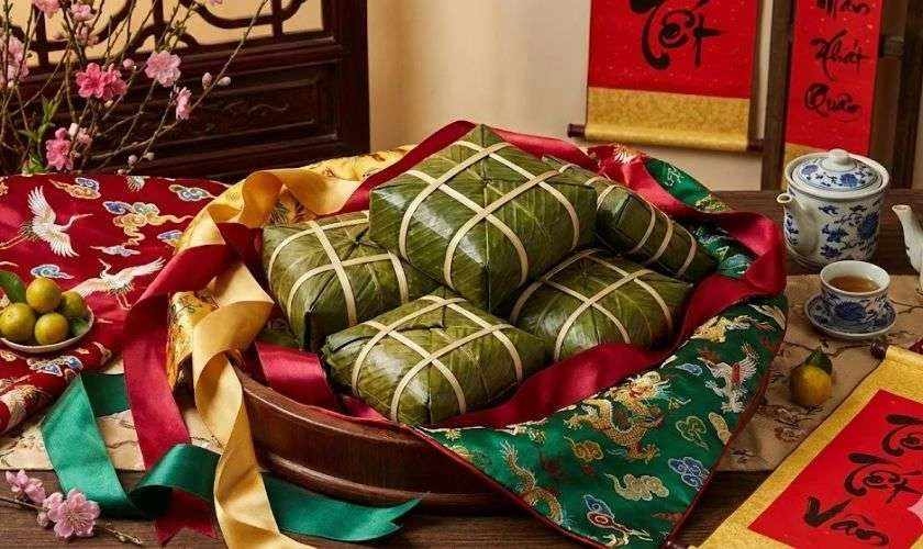 Trang trí với dải lụa tơ tằm và gấm vóc