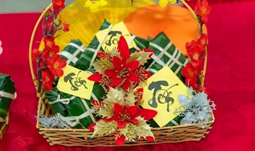 Mẫu trang trí mâm bánh chưng ngày Tết 2026 ấn tượng
