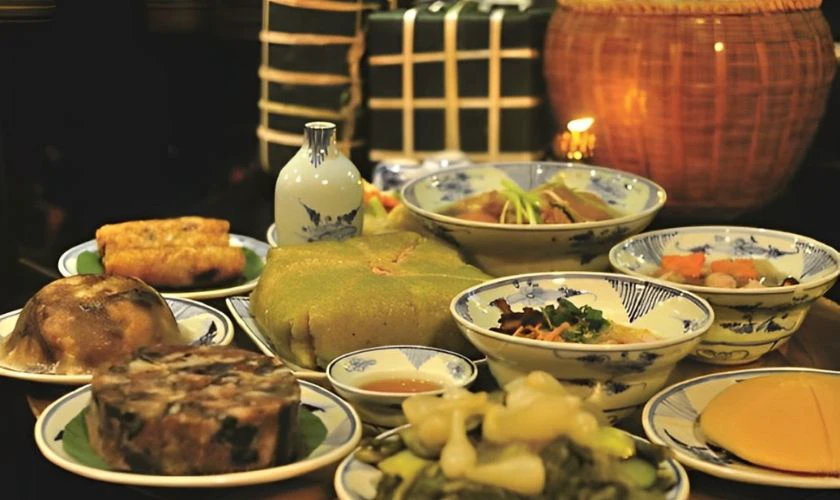Trang trí mâm bánh chưng ngày Tết với các món ăn đặc trưng Tết
