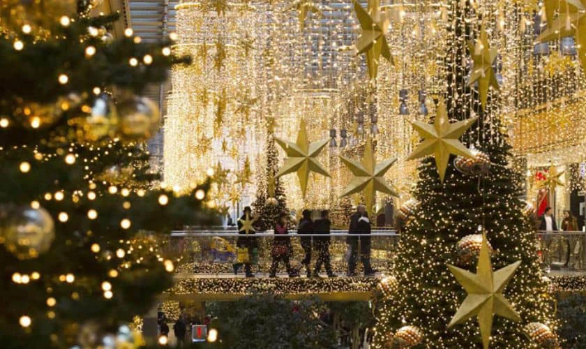 Trang trí Noel khách sạn bằng đèn LED