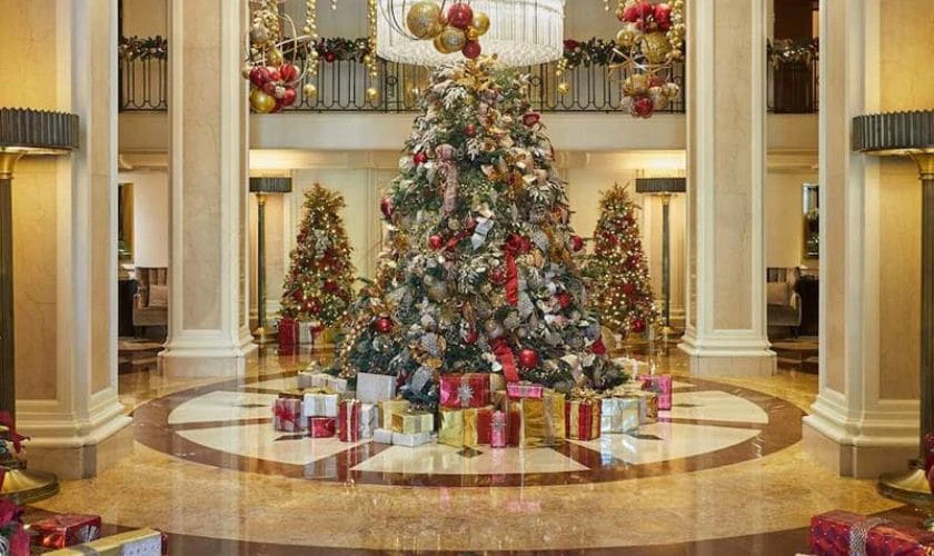 Cách trang trí Noel khách sạn đẹp, sang trọng