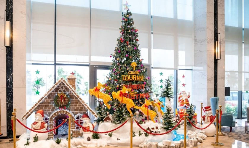 Decor cây thông sang trọng