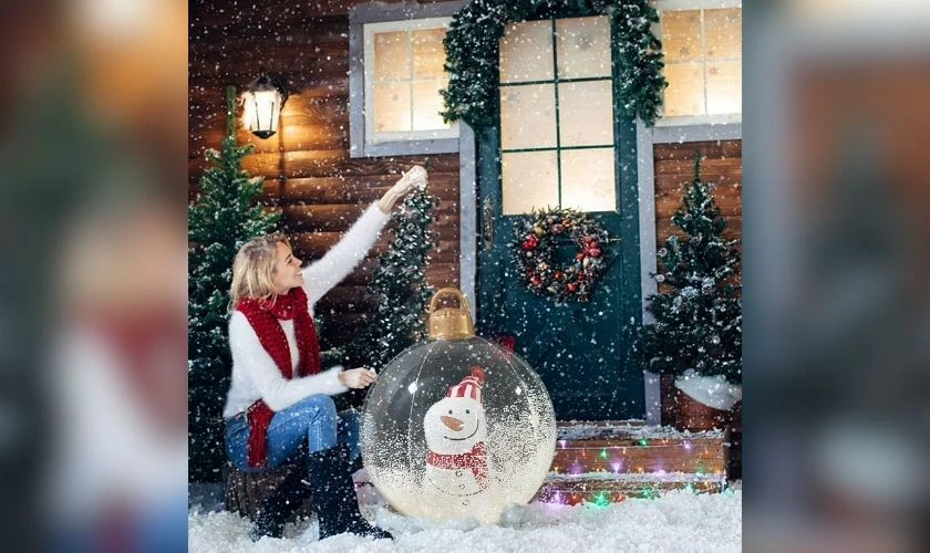 Trang trí Noel sân vườn với quả cầu tuyết