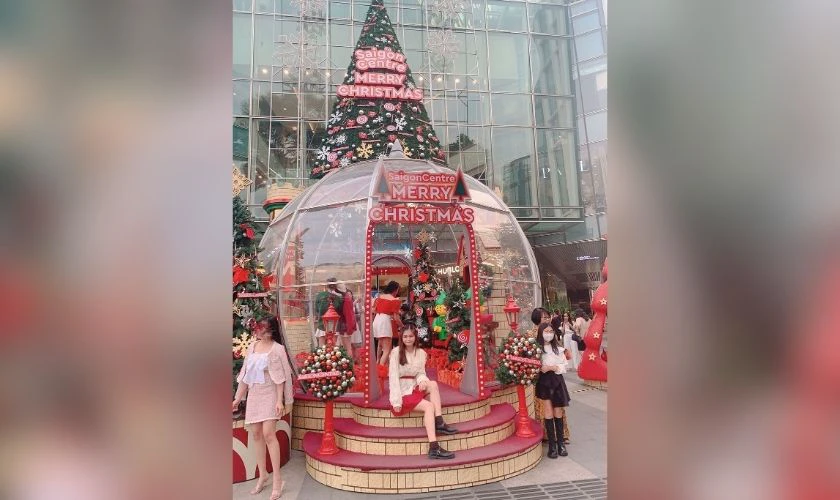 Trang trí Noel sân vườn bằng quả cầu tuyết