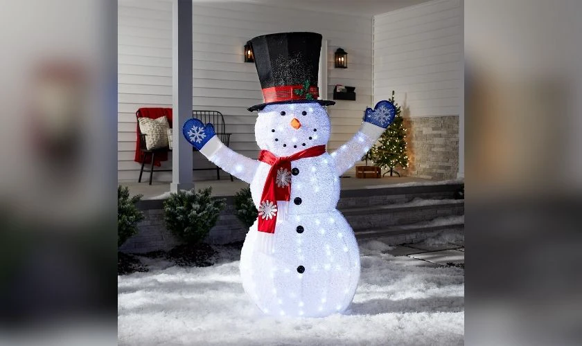 Trang trí Noel ngoài trời với người tuyết