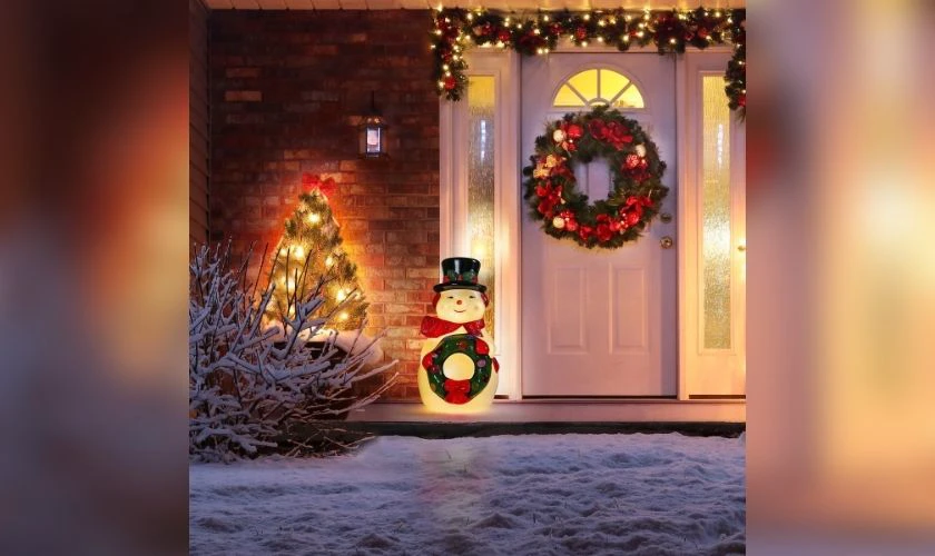 Trang trí Giáng sinh ngoài trời bằng người tuyết
