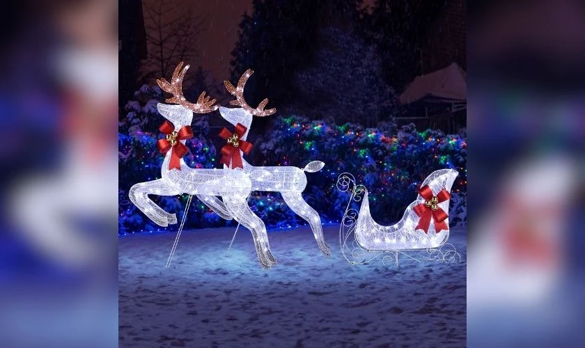 Trang trí Giáng sinh ngoài trời với mô hình tuần lộc