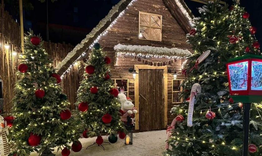 Ý tưởng trang trí Noel ngoài trời cho quán cafe