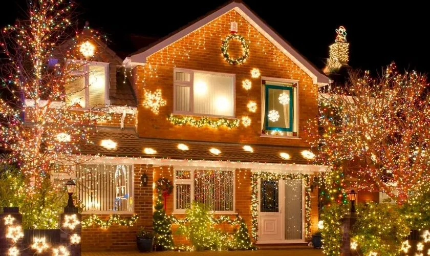 Trang trí Noel ngoài trời tại nhà