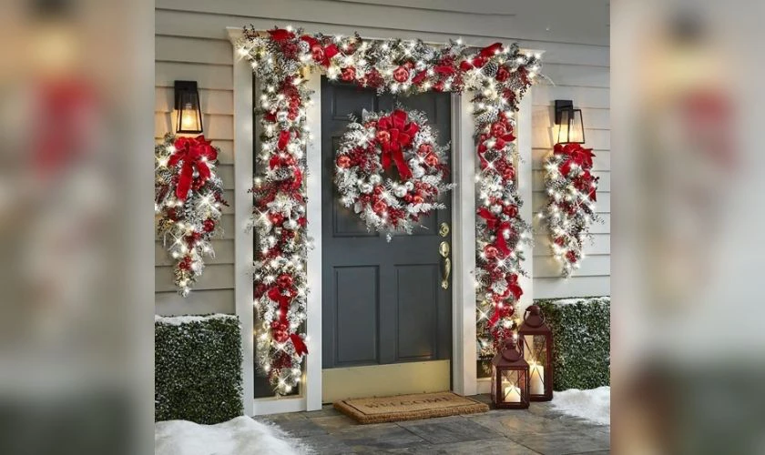 Trang trí Giáng sinh ngoài trời với vòng nguyệt quế