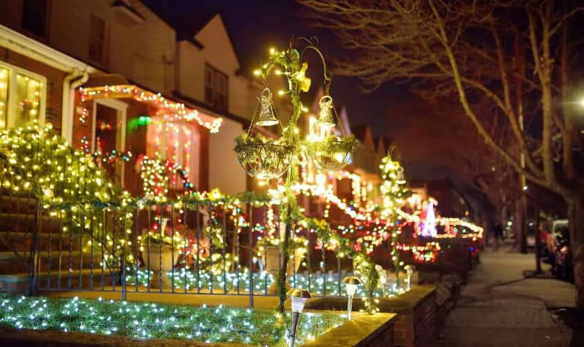 Trang trí Noel ngoài trời với đèn LED