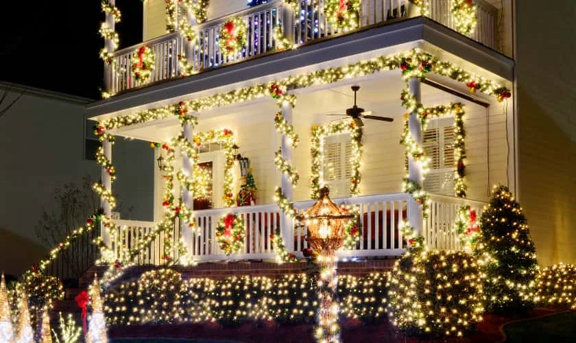 Trang trí Noel ngoài trời với đèn LED đẹp