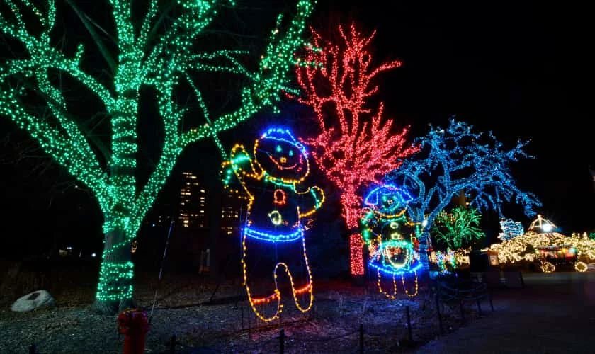 Trang trí Noel ngoài trời với đèn LED xinh