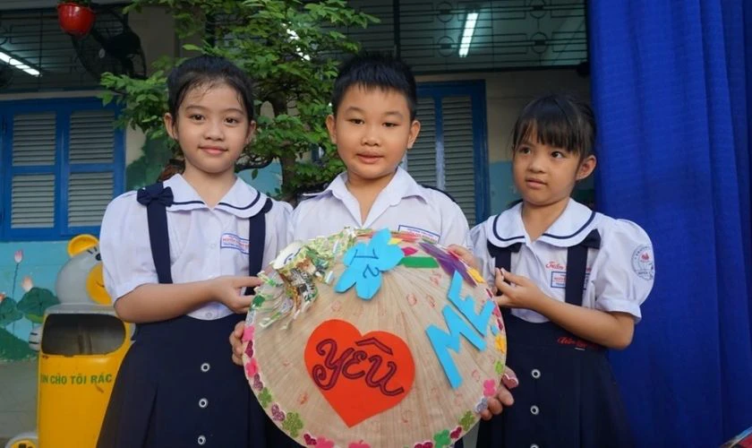 Cắt dán trang trí nón lá ngày Tết đẹp