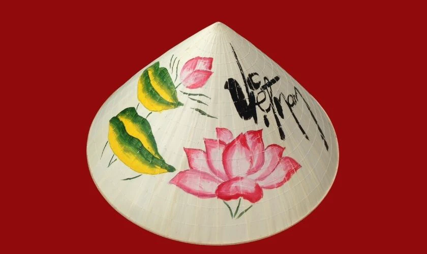 Trang trí nón lá ngày Tết hình hoa sen